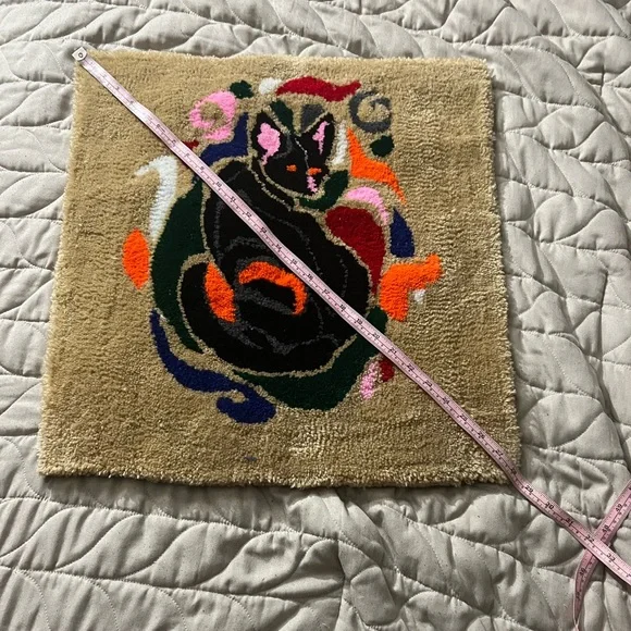 Black cat with design Tufted custom rug - Picture 10 of 10